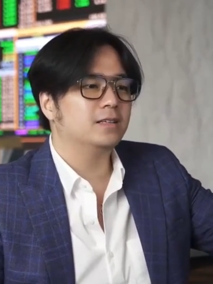 Pilihan Tepat untuk Kamu yang Bukan Full Time Investor! Bukan full time investor? Tenang! Dividen investing bisa jadi solusi passive income dengan effort rendah. Video ini juga bahas bagaimana AI bisa bantu trading otomatis, bikin investasi makin mudah dan konsisten. Jangan lewatkan info keren ini dan share ke komunitas investasimu!  #DividenInvesting#PassiveIncome#AITrading #InvestasiMudah #FinancialTips #kevinhendrawaninvesting #kevinhendrawan #invest #saham #investasi