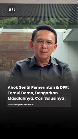Basuki Tjahaja Purnama alias Ahok menyinggung soal sikap pemerintah dan DPR yang pada awalnya enggan mendengarkan keluh kesah masyarakat. Hal inilah yang kemudian memicu kekecewaan dan berujung demo besar di berbagai daerah. Pemerintah maupun DPR, kata Ahok, seolah tak berani menerima aspirasi dan membiarkan demo terus meluas. Di lain sisi, pemerintah malah menambah beban dengan kenaikan pajak di saat bersamaan menaikkan penghasilan pejabat. Ahok lalu membandingkan situasi saat dirinya menjabat sebagai Gubernur Jakarta. Kala itu, ia mengaku, beberapa kali menerima massa yang melakukan demo lalu duduk bersama mencarikan solusi tuntutan pendemo. Sumber: Kompas.com #Ahok #Demo #Pemerintah #DPR #Masyarakat