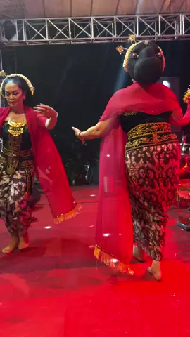 Lengger Calung Banyumasan 💃  #lengger #lenggerbanyumasan #calungbanyumasan #tradisionaldance #banyumasan #beksan #beksanbanyumasan #lenggerwonosobo 