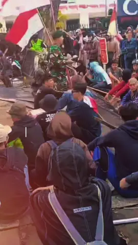 #demodpr Sasaran Demo arahnya ke sudah kemana-mana. Ya Allah semoga aksi massa segera berakhir🙏🙏