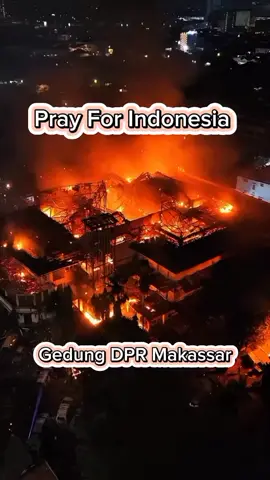 Gedung DPR Makassar Ludes di lalap si jago merah....  Pray for Indonesia #beritasukasuka  #Makassar #Berita #demomakasssar #videoviral #viral #fyp 