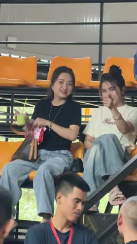 2 bà chị ăn độ cái khác ngay.  😌😌😌