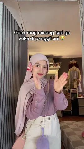 Kakak aja ,uni kesannya tua bgt😭😭 