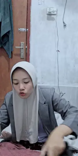 ngaji sambil nyambi itu butuh kita blajari nggeh .itu salah satu agar hafalan kita kuat #tiktoklive #murojaah #ngajiyuk #santripondok #santriindonesia 