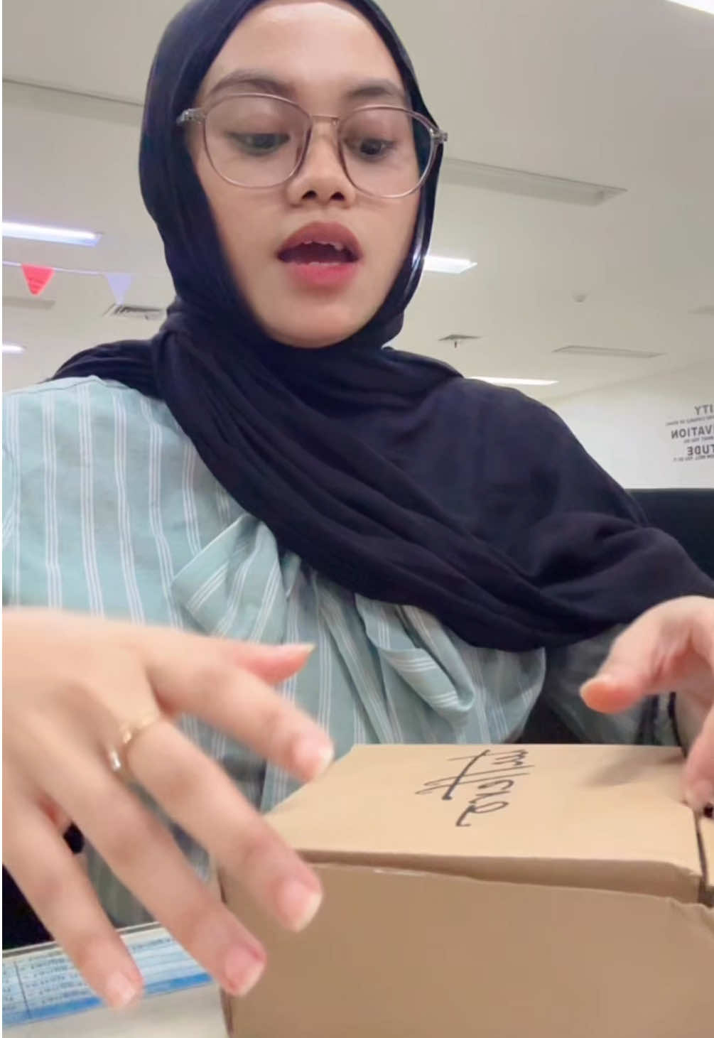 gatau udh order yang keberapa kalii🤤 #imelldayy #officelife #review #fyp 