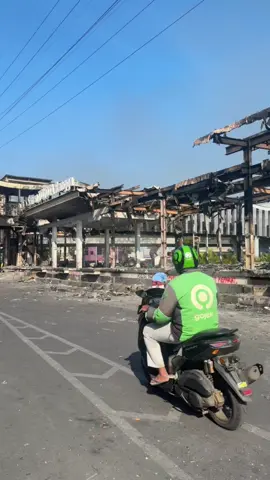 stay safe all ❤️‍🩹 #demodpr #jakarta #jakartahariini #pasarsenen #haltesenen 