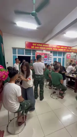 Sỹ hết đời nha các bạn ơi. Đi make cho khối pháo binh tổng duyệt. Đúng tinh thần Bác Giang là phải phớt lên tí cho đẹp#A80 #hienriomakeup 