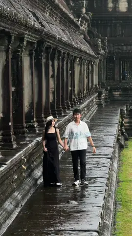 កាន់ដៃគ្នាទៅមុខរហូត 🤍 #Fongkim #siemreap #temple #outfitbyck #TikTok 