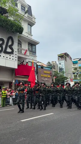 Cứ hoa là tôi yêu hết. Yêu tất cả các chị đẹp ❤️❤️❤️ #dieubinhdieuhanh #A80 #hanoi 