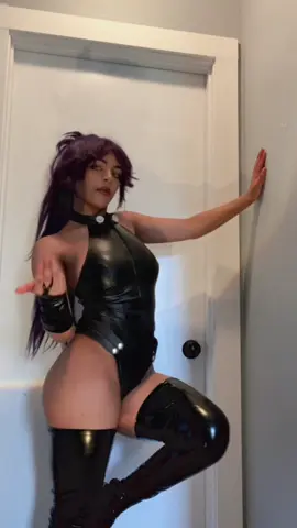 YALL…. Tik tok corupted one of my Yoruichi drafts(literally my favorite one and I was excited to finally post it) so y’all get this low quality one instead :((((( I’m so upset #bleach #cosplay #yoruichi 