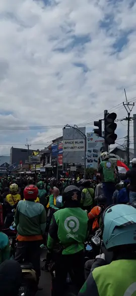 cirebon kalian luar biasa 🔥🔥   #janganlindaskamilagipak #cirebondemo2025 #polri #pelindungpejabar