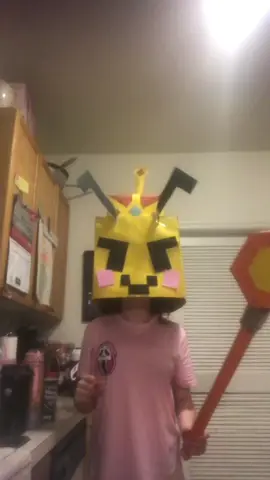 @Max🐝 QUEEN BEES #1 & 1ST FAN  