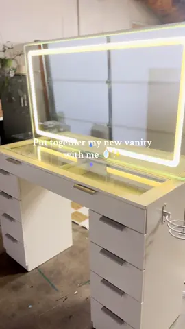 This vanity is HUGE 🤩✨ 10 drawers and even comes with an outlet 🫶 #newvanity #bigvanity #hugevanity #vanitymirror #creatorsearchinsights 