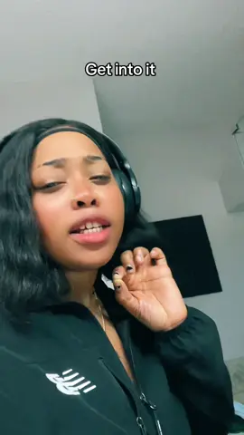 My sister in the back 🤭#fyp #singing 