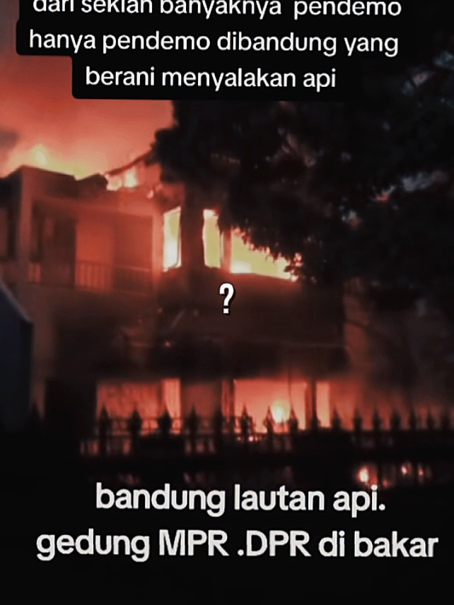 Bandung Vs Makasar Menyaalaa 🔥🔥🔥  #DPR #Rakyat #Ngamuk #meyalaabangku🔥🔥 #fyp 