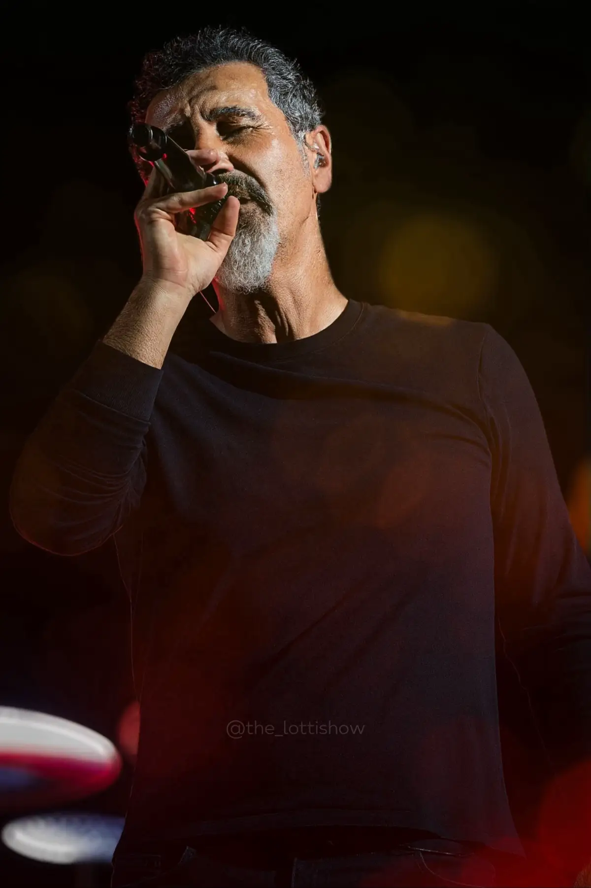 Parte 1 das fotos que tirei no show do @systemofadown e editei 🤘🏻🖤🌟 @Serj Tankian @Shavo  . . . #serjtankian #daronmalakian #shavoodadjian #johndolmayan #systemofadown 