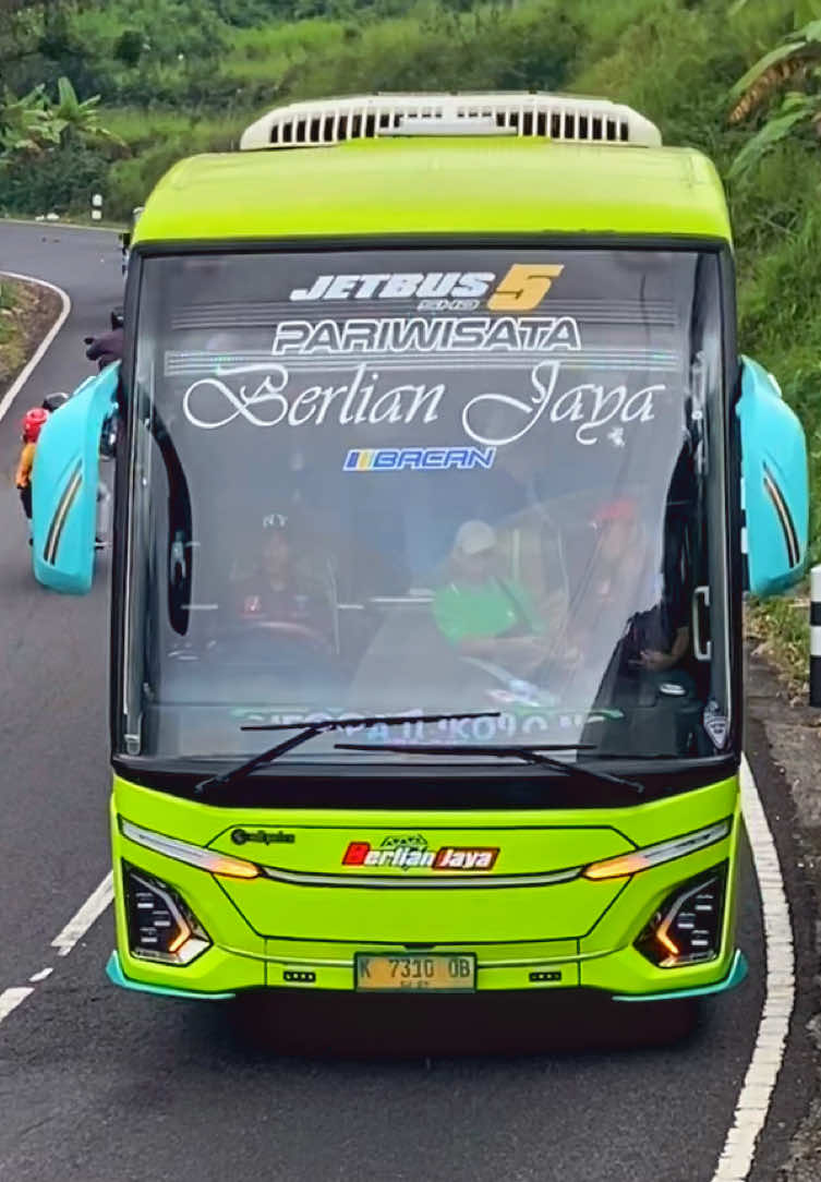 BERLIAN JAYA @PO.BERLIAN JAYA #videobus #kelok8tawangmangu #berlianjayabus #busindonesia #berlianjaya 