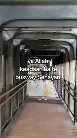 ya Allah, sudahi ya Allah. yang dirusak bukan DPR tapi fasilitas umum 😭 #saveindonesia #haltesenayan #gbksenayan #demo2025 #dampakburuk 