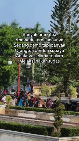 Selalu menjadi pelampiasan🥀 #damaiindonesiaku #polisiindonesia #demonstrasi 
