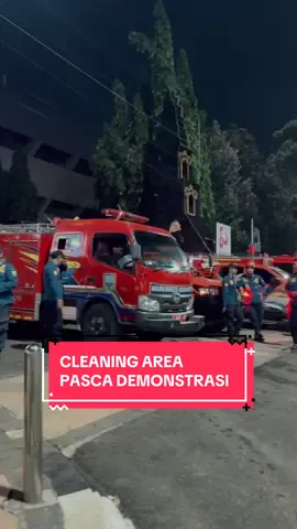 Bersih-bersih dulu....pasca demonstrasi..