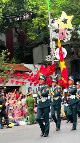 Ngày này e xin phép cất liêm sỉ ở nhà ạ😂 Chứ mà chần trừ là phải đợi 40 năm nữa🥰🇻🇳🥰 Tổ quốc mãi đỉnhhhhhhhh🇻🇳 #vuchihung #pkkq #a80 #vietnam #trending 