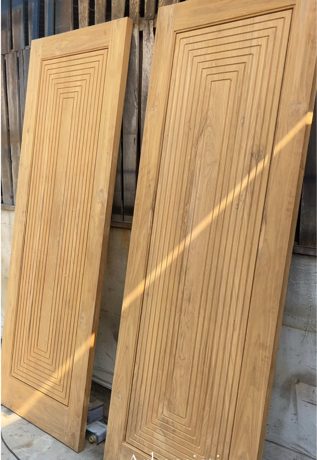 PRODUKSI PINTU DAN KUSEN Dengan bahan kayu jati perhutani untuk ukuran dan model bisa custum  🚪 PINTU   🚪 KUSEN  🚪 JENDELA  Lokasi workshop : 📍Gagaksipat rt03 rw03 Ngemplak Boyolali Jawa Tengah  Untuk pemesanan dan konsultasi bisa DM/WA : 085700045100 #pintuminimalis #pintuutama #kayujati #pintuminimalismodern #pintukamar 