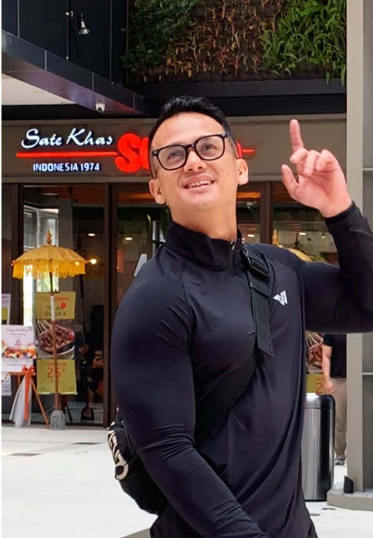 Omg ❤️ #hotdaddy #toohottoohandle #whittaker #fyp #suamiganteng 