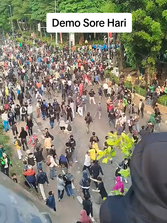 demo Sore Hari di gedung DPR #LIVEIncentiveProgram #LIVEwithlowfollowers #PaidPartnership 