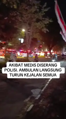 ambulan ikut demo setelah medis dipukuli polisi #ambulandemo #demodpr #demosolo #demo29agustus 