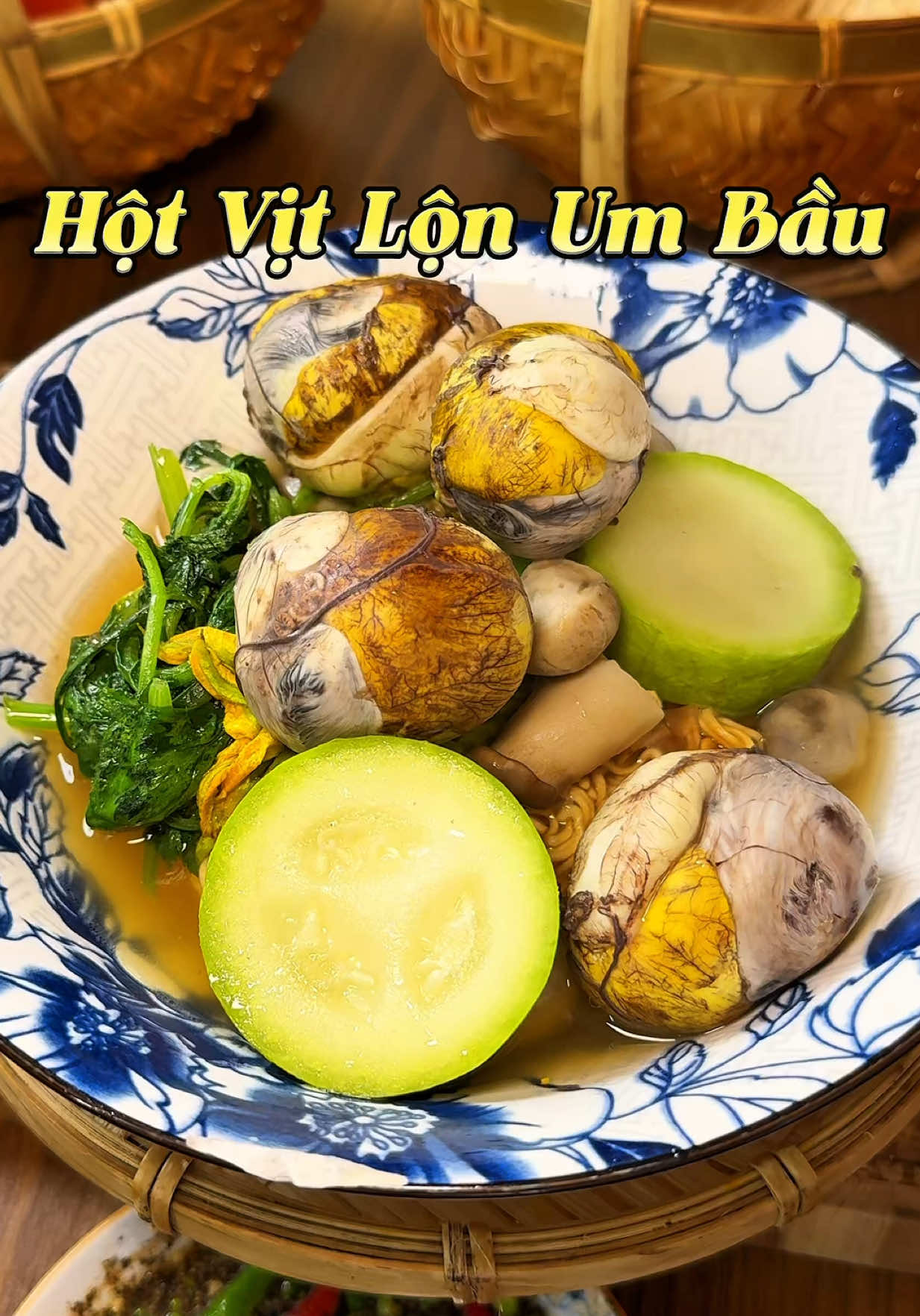 Hột Vịt Lộn Um Bầu ngày mưa gió. Món ngon cuối tuần.  #vũthị🔥 #hộtvịtlộnumbầu #LearnOnTikTok #fyp #trứngvịtlộn 