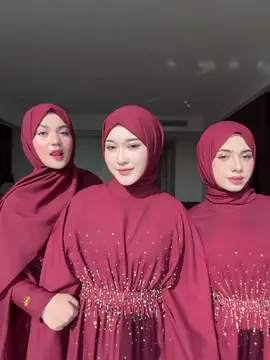Bridesmaidnya Gus Azmi dan Khansa mariska nih bosss😍 Para bridesmaid ini pakai kaftan layali by kazami store yang lagi Open PO. Cuss yang mau order bisa cek bio cara ordernya #kazamistore #kaftan #layali #gusazmi #khansamariska 