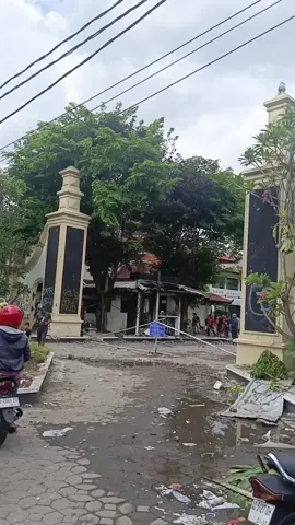 Keadaan gedung DPRD solo Pagi ini,,Sabtu 30 Agustus 2025  semoga semuanya segera membaik dan segera pulih  solo, Indonesia ku 🇲🇨❤️ #bubarkandpr #demosolo #demo #surakarta #fyppppppppppppppppppppppp 