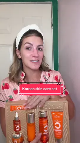I love a skincare set with all the steps 👏🏽  Korean skincare, K-beauty, glowing skin, glass skin, skincare routine, hydrating, radiant, self care #KoreanSkincare #GlassSkinGoals #KBeautyRoutine #SkincareTikTok #GlowingSkin