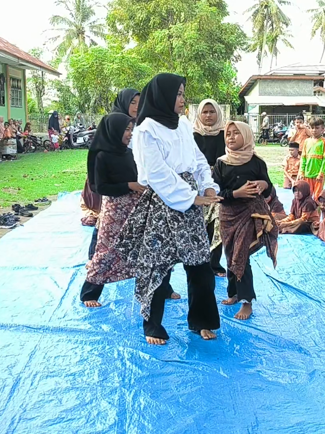 Persembahan Tarian Ranup Lampuan oleh siswi MIN 27 PIDIE. #tariantradisional #ranuplampuan #menteriagama #kemenag #fyp 