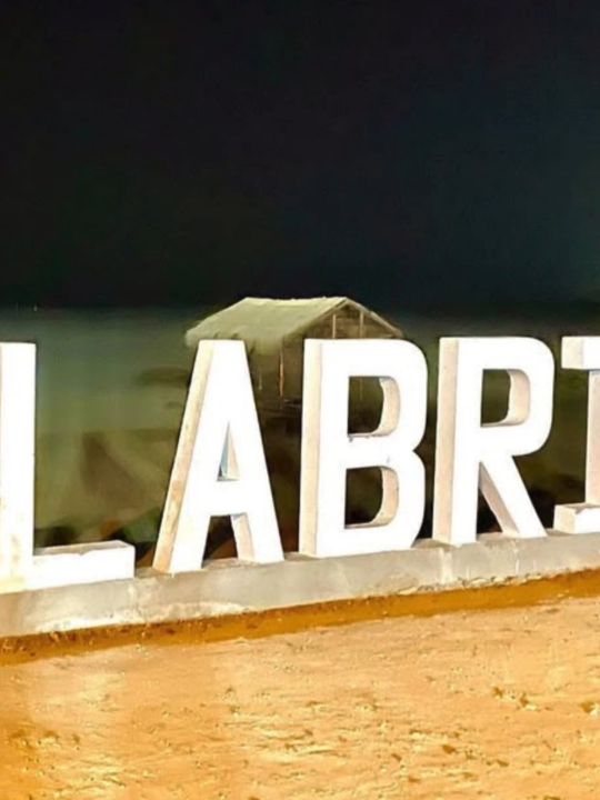 aqui puede ir frikitona de plan b por el ritmo? 🎶🎶🎶🎶