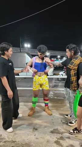 จับคนแปลกหน้า มาแต่งตัว #มอสเจีย #เทรนวันนี้ 