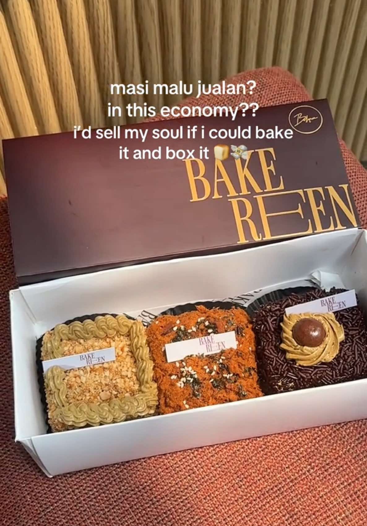 dulu malu-malu, sekarang malu kalau gak jualan 🥲 if you’re running a small business and still scared to post remember, your product deserves to be seen  #bakery #bakerytitkok #bolujadul #kuejakarta #dessertviral 