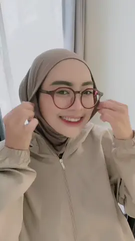 Klik disini ya 👉 @Sasyaaqueen  Bergo sport yang kalo liat harga nya pengen ngeborong semua karena seenak itu di pake nya aku udah cuci kering pake.. gass deh sebelum habis langsung co di keranjang kuning aku yahh 😉👆✨ #bergosport #hijabsport #hijabinstan #outfit #ootdhijab 