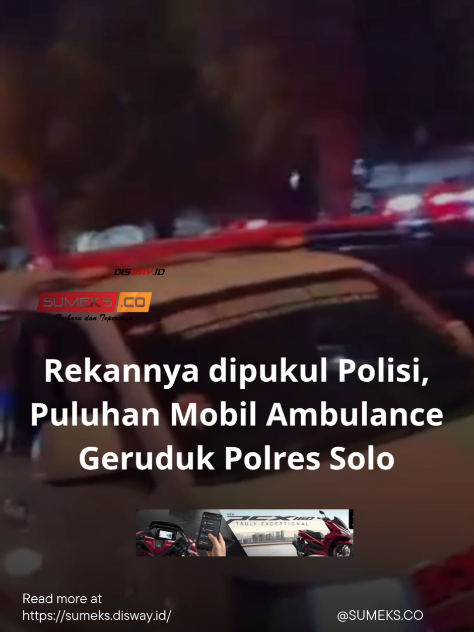 Dampak dari pemukulan terhadap salah satu paramedis, memicu solidaritas pada supir ambulans dan relawan.  Tampak puluhan mobil ambulans menggeruduk Polres Solo untuk menuntut pertanggungjawaban Video: Evan  #tiktokberita #Ambulans #PolresSolo #Viral #solo 