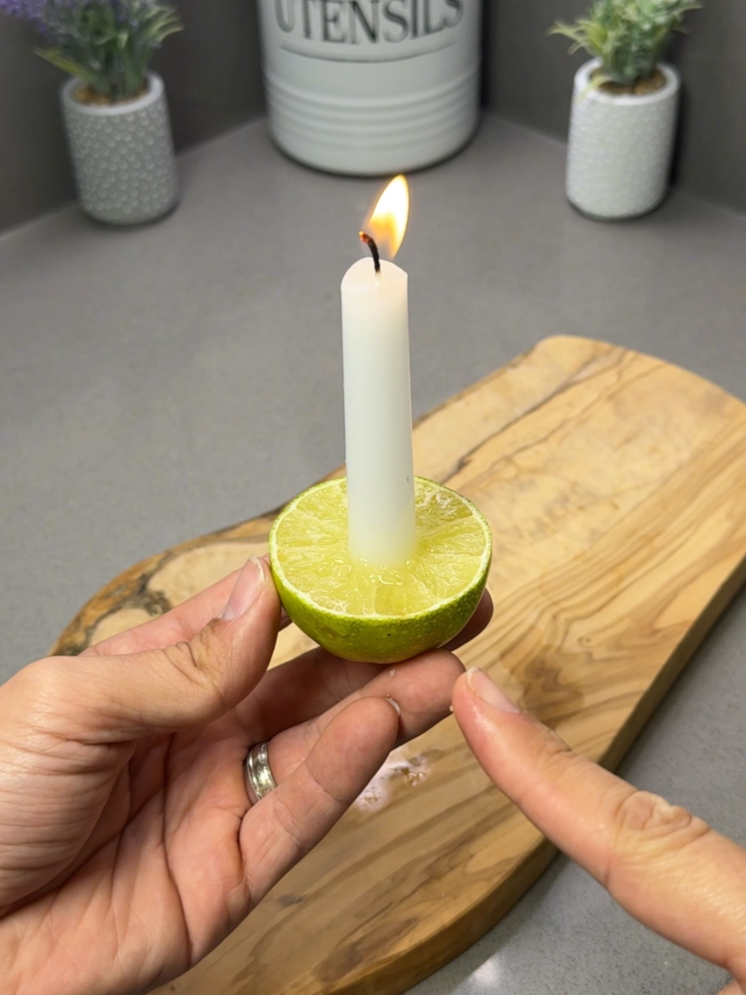 Put a candle in a lemon and watch what happens! 🕯🍋 #candles #howto #lifehacks