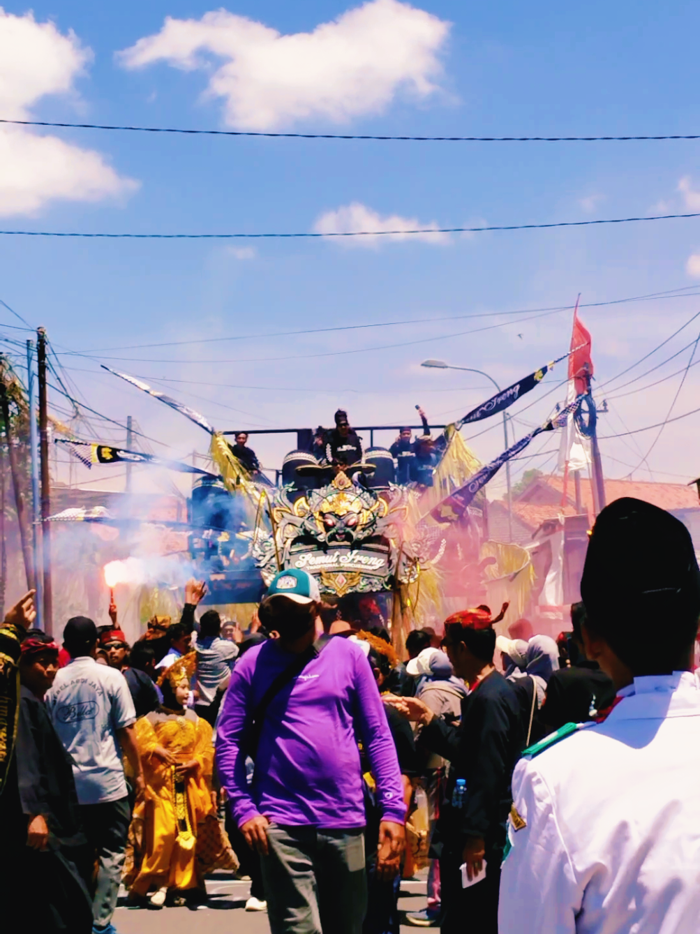 Merayakan kemerdekaan dengan menjaga warisan! 🇮🇩✨ Festival budaya Madura Uldaul hadir menyemarakkan HUT RI, bukti cinta tanah air lewat seni & tradisi. #HUTRI #DirgahayuIndonesia #IndonesiaMerdeka #uldaulmadura  #fyp           