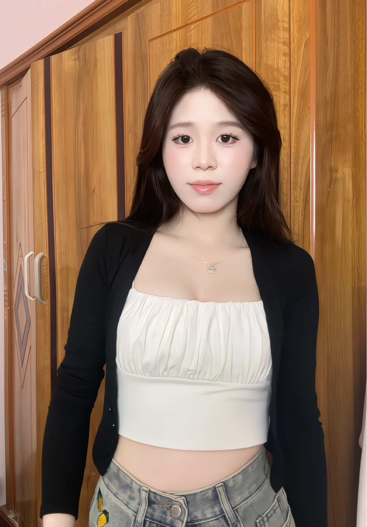 Áo hai dây kết hợp với áo khoác cardigan thì còn gì hợp hơn nữa 🫰🏻 #outfit #thoitrangnu #fyp #viral #xuhuong 