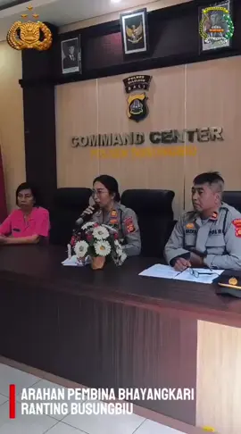 Kapolsek Busungbiu AKP Dewa Ayu Sri Wintari, S.H., M.H. selaku Pembina Bhayangkari Ranting Busungbiu memberikan arahan kepada pengurus dan anggota Bhayangkari. Kegiatan ini menjadi wadah silaturahmi, memperkuat kebersamaan, serta meneguhkan peran Bhayangkari dalam mendukung tugas Polri dan kegiatan sosial masyarakat. Bhayangkari Ranting Busungbiu – Kompak, Solid, dan Menginspirasi!  #Bhayangkari #PolsekBusungbiu #Soliditas #BhayangkariMenginspirasi 