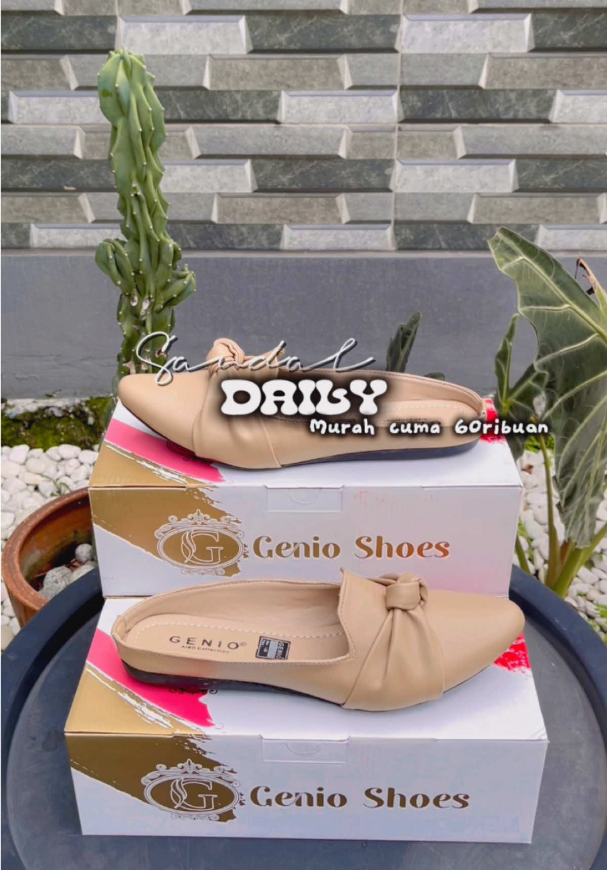 Siapa nih yang masih belum punya sendal si best Seller ini?  #sepatusandal #sandalwanita #sandalwanita #sandalmurah #vidilovashoes 