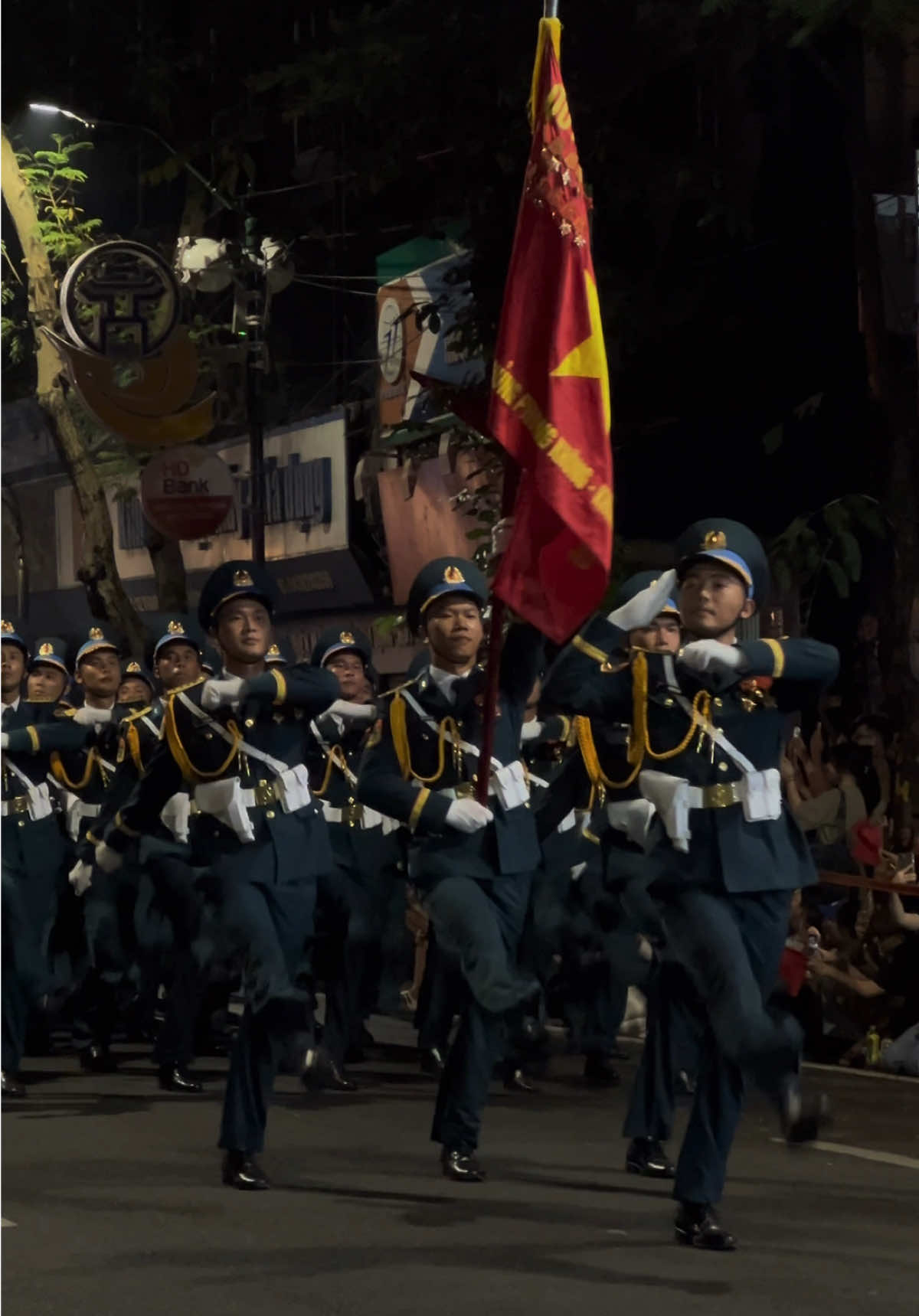 Hòa bình có đẹp không? #vietnam #hanoi #a80 