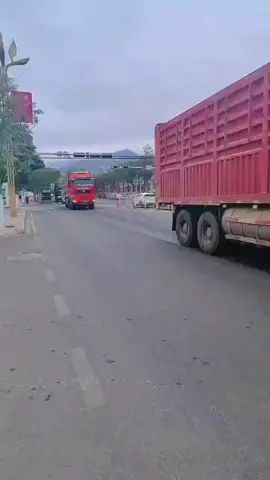 Nữ tài xế Vạn Trực Kiều, 1999 hộ khẩu Lạc Sơn, Khai Viễn, Hồng Hà, Vân Nam 