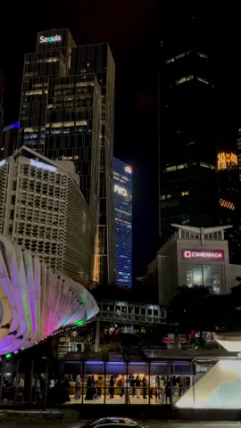 Siapa sangka, ini jadi moment terakhirku sama halte Senayan Bank DKI 💔 Lekas pulih ya Indonesiaku ❤️‍🩹🥹 Untuk para demonstran, sehat sehat dan hati hati ya. Terima kasih sudah berjuang mewakili kami. Untuk para polisi yg tidak berfungsi dengan baik, anggota dewan yg dzalim sama rakyatnya, dan para provokator yang merusak fasum, just go to hell y’all. #acab #demo #indonesia #fyp 