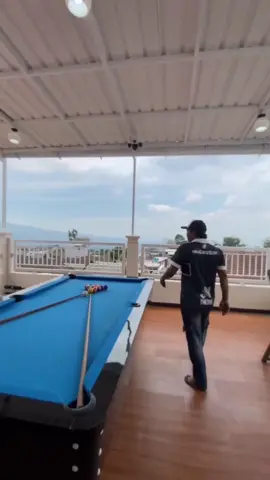 Rekomendasi villa kapasitas 15 orang di batu malang Villa putih  fasilitas 4 kamar tidur 5 kamar mandi ( 3 dalam)  kipas angin tiap kamar private pool Biliard Alat olahraga Ruang tamu Karaoke wifi Alat dapur lengkap Alat bbq Balkon view Lokasi dekat bns #Villabatu  #Villamurahdibatu  #villaprivatepoolbatu  #penginapandibatumalang  #fyppppppppppppppppppppppp 
