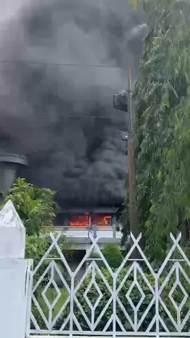 sabtu 30 agustus 2025 gedung dprd provinsi ntb terbakar