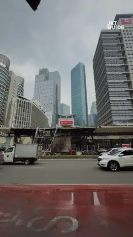 Kondisi Halte GBK siang ini 30/08/25 TransJakarta sempat stop beroprasi tetapi sudah mulai berangsur aktif kembali. Stay safe semuanya 🥀 #jktguide 